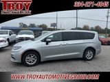 Used 2023 Chrysler Pacifica Touring-L image 2