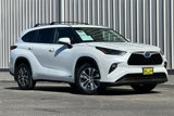 Used 2023 Toyota Highlander XLE image 2