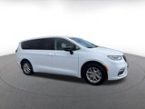 Used 2024 Chrysler Pacifica Touring-L image 2