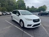 Used 2023 Chrysler Pacifica Touring-L image 6