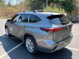 New 2025 Toyota Highlander Platinum image 3