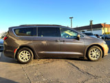 Used 2022 Chrysler Pacifica Touring-L image 4