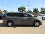 Used 2025 Chrysler Pacifica Select image 5