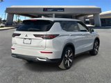 New 2025 Mitsubishi Outlander SE image 3