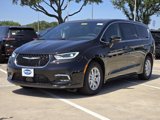 New 2025 Chrysler Pacifica Select image 2