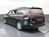 Used 2022 Chrysler Pacifica Touring-L image 4