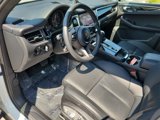 Certified 2025 Porsche Macan image 4