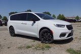 New 2025 Chrysler Pacifica Limited w/ Uconnect Theater Family Group image 4