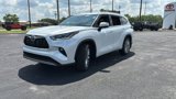 New 2025 Toyota Highlander Platinum image 3