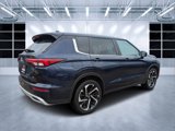 Used 2023 Mitsubishi Outlander SE image 3