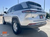 Used 2025 Jeep Grand Cherokee Laredo w/ Luxury Tech Group I image 5