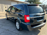 Used 2014 Chrysler Town & Country Touring image 4