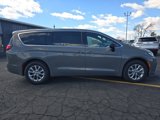 New 2025 Chrysler Pacifica Select image 4