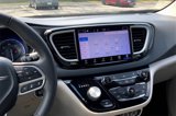 Used 2022 Chrysler Pacifica Touring-L image 6