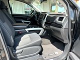 Used 2019 Nissan Titan SV w/ SV Convenience Package image 4