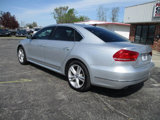 Used 2015 Volkswagen Passat TDI SEL Premium image 3