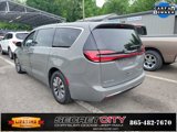 Used 2022 Chrysler Pacifica Touring-L w/ Uconnect Theater Family Group image 4