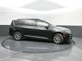 Used 2023 Chrysler Pacifica Limited image 3