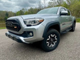 Used 2017 Toyota Tacoma TRD Off-Road image 2