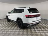 New 2025 Volkswagen Atlas Peak Edition SE image 4