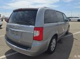 Used 2016 Chrysler Town & Country Touring image 4