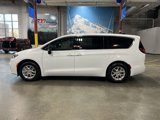 New 2025 Chrysler Pacifica Select image 2
