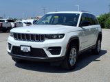 Used 2023 Jeep Grand Cherokee Laredo image 2