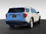 Used 2023 Ford Explorer XLT image 3