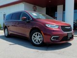 Used 2023 Chrysler Pacifica Touring-L image 2