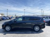 Used 2023 Chrysler Pacifica Touring-L image 6