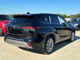 New 2025 Toyota Highlander Platinum image 4
