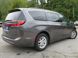 Used 2022 Chrysler Pacifica Touring-L image 4