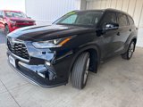 Used 2024 Toyota Highlander Platinum image 3