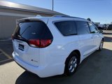 Used 2018 Chrysler Pacifica Touring-L image 3