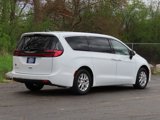 Used 2023 Chrysler Pacifica Touring-L image 3