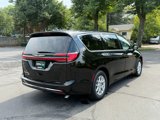 Used 2025 Chrysler Pacifica Select image 6