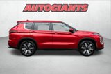 New 2025 Mitsubishi Outlander SE image 3