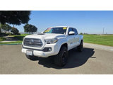 Used 2016 Toyota Tacoma TRD Sport image 3