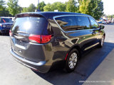 Used 2020 Chrysler Pacifica Touring image 3