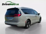 Used 2025 Chrysler Pacifica Limited image 5