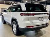 Used 2023 Jeep Grand Cherokee Laredo image 3