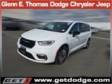 New 2025 Chrysler Pacifica Select image 3