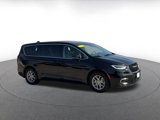 Used 2024 Chrysler Pacifica Touring-L image 2