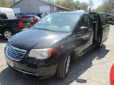 Used 2014 Chrysler Town & Country Touring image 2
