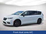 Used 2024 Chrysler Pacifica Select image 3