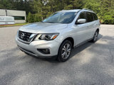 Used 2019 Nissan Pathfinder SV image 2