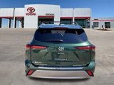 New 2025 Toyota Highlander Platinum image 5