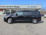 Used 2024 Chrysler Pacifica Touring-L image 3