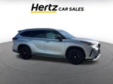 Used 2024 Toyota Highlander XSE image 2