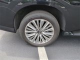 Used 2025 INFINITI QX80 Sensory image 5